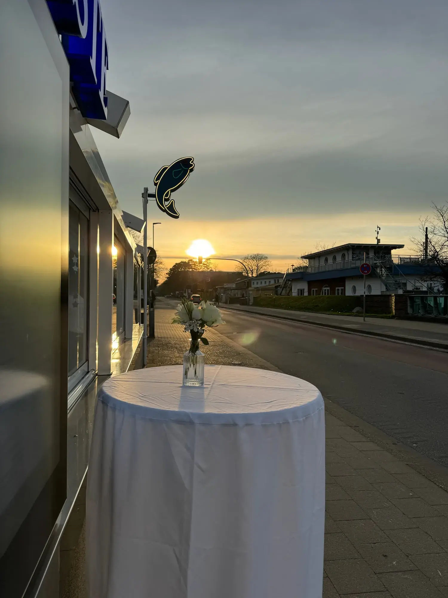 Die Fischkiste am Abend zum Sonnenuntergang